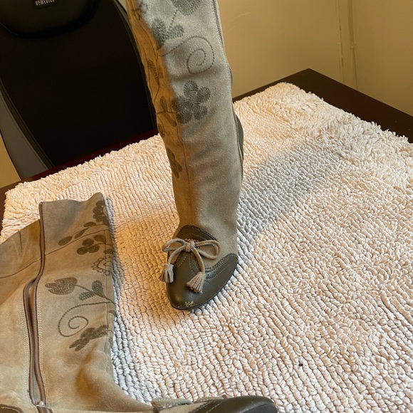 Sexy suede and leather embroidered , flower design boots - Picture 3 of 4